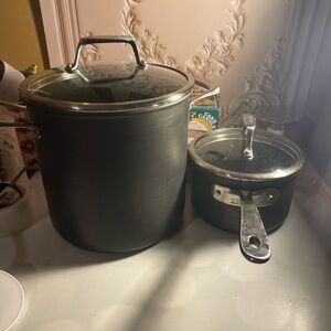 All clad 8qt and 2 qt pots and lids